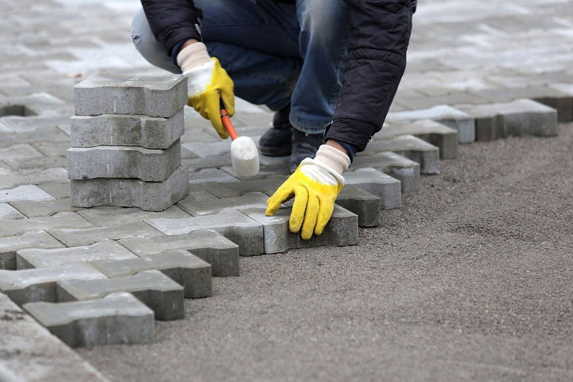 Drainage and base for stone pavers with Stone Screenings